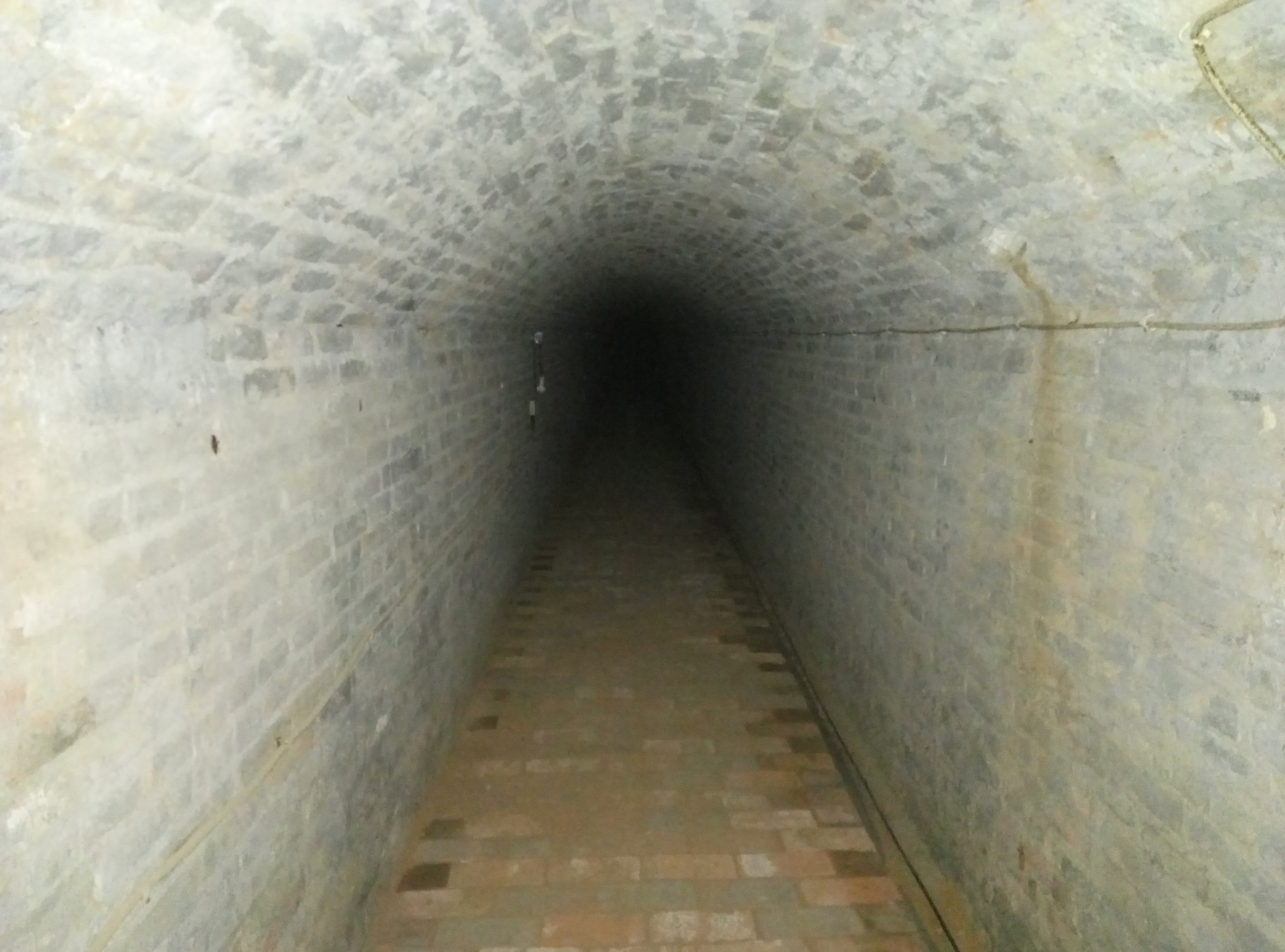 照片11  防空洞洞道 .jpg
