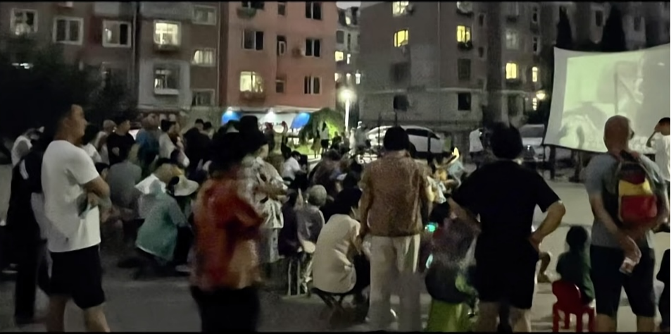 红色观影3.png